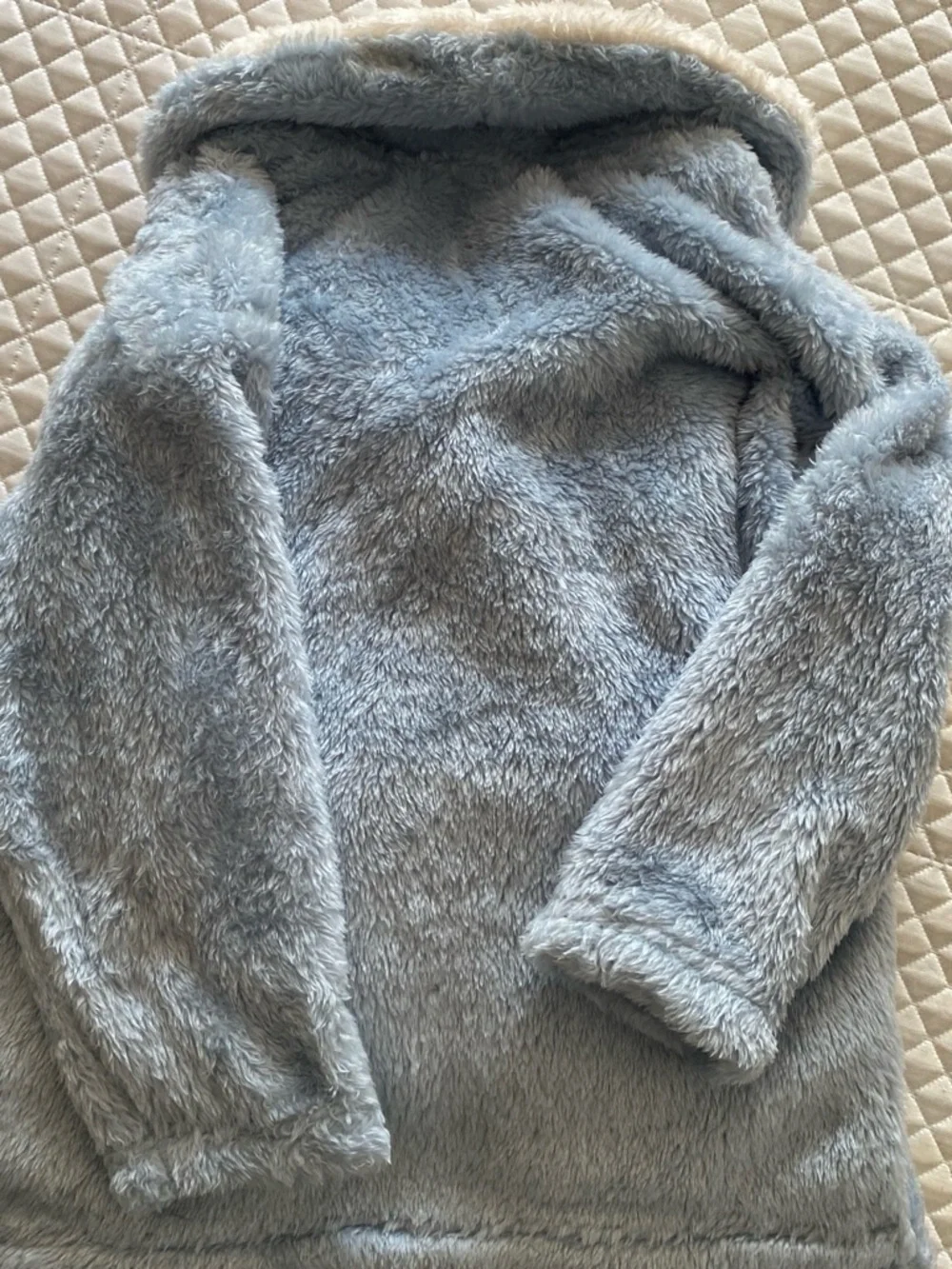 Source Unknown Plush Light Blue and Cream Kids Cozy Set